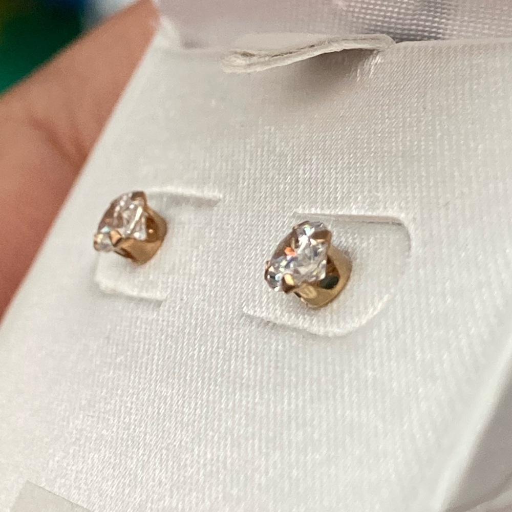 10k BNWT Elegant Gold and Silver Stud Earrings